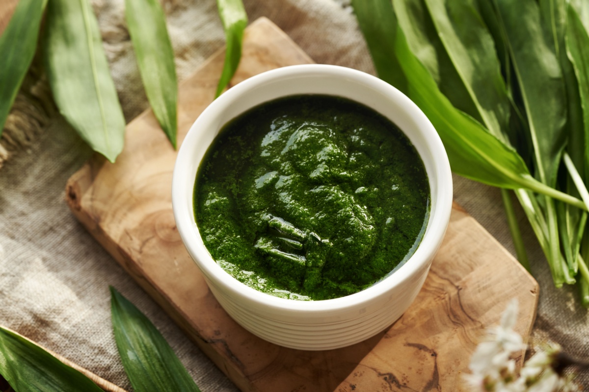 Pesto senza aglio: ricetta da leccarsi i baffi